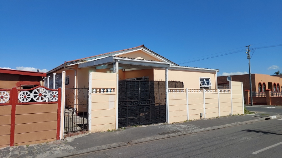 5 Bedroom Property for Sale in Ravensmead Western Cape
